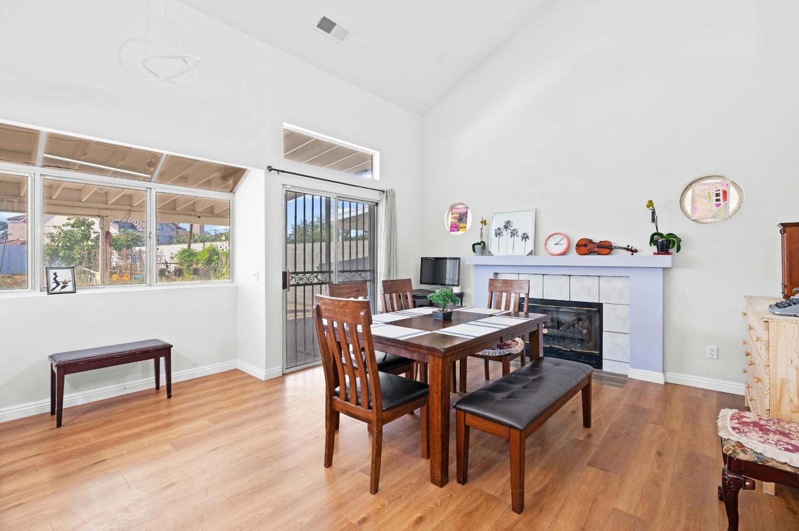 Spacious Retreat Near Iconic LA Sights view 5