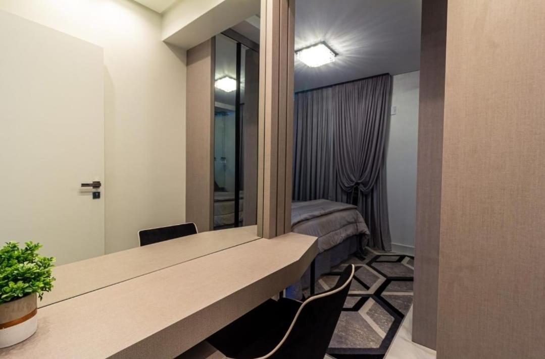Apartamento 3 suítes - Meia Praia - Itapema - 4 min de caminhada até a praia