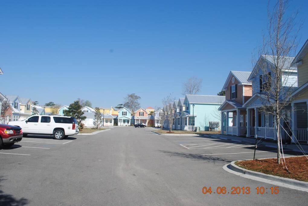 Lovely 2-level 2-bedroom cottage, 1 block to beach view 4