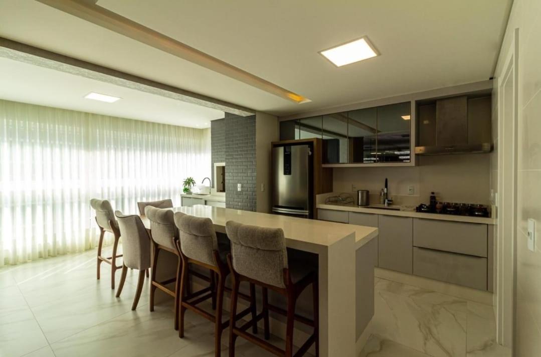 Apartamento 3 suítes - Meia Praia - Itapema - 4 min de caminhada até a praia
