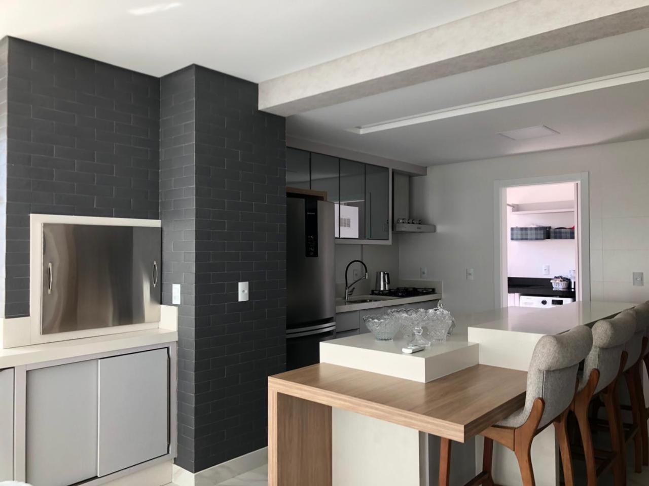 Apartamento 3 suítes - Meia Praia - Itapema - 4 min de caminhada até a praia