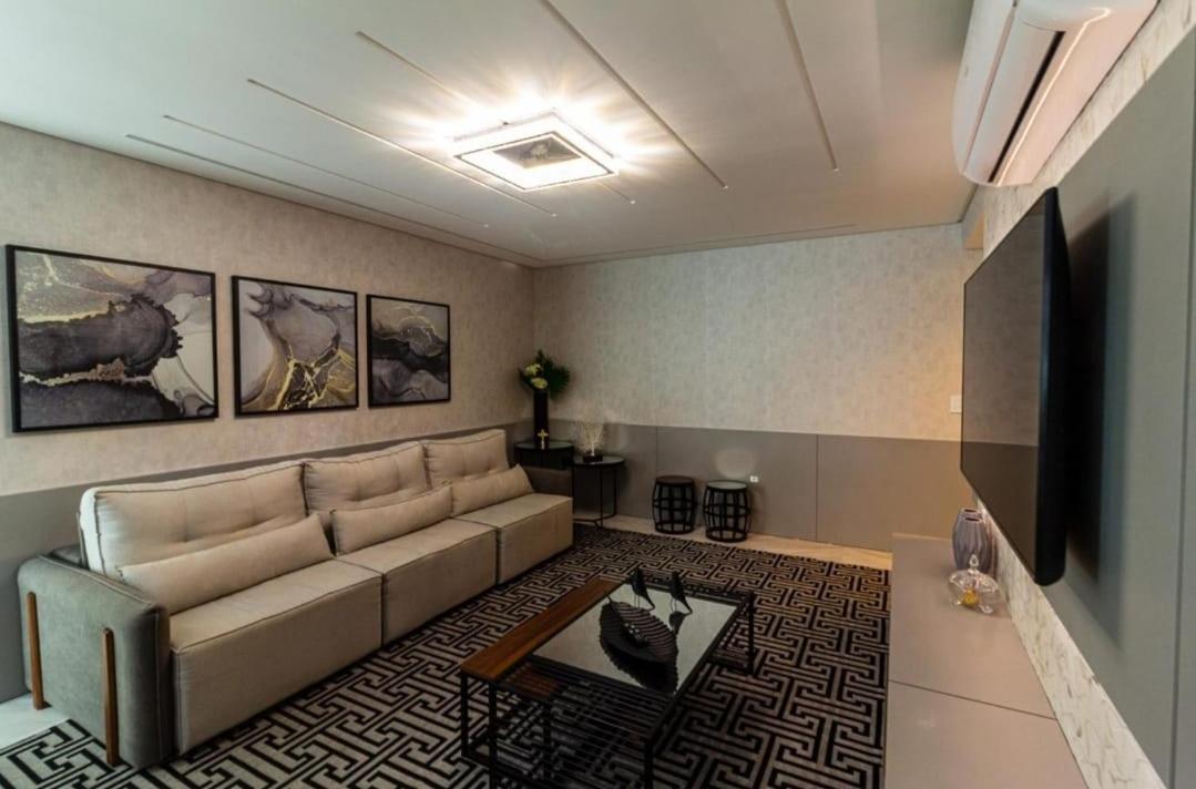 Apartamento 3 suítes - Meia Praia - Itapema - 4 min de caminhada até a praia