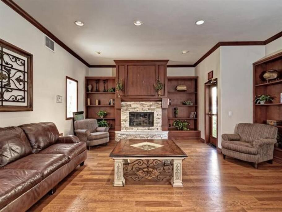 San Diego Vacations - Venetian Luxury condo La Jolla, Spa, Pool, Gym - Property Image 30