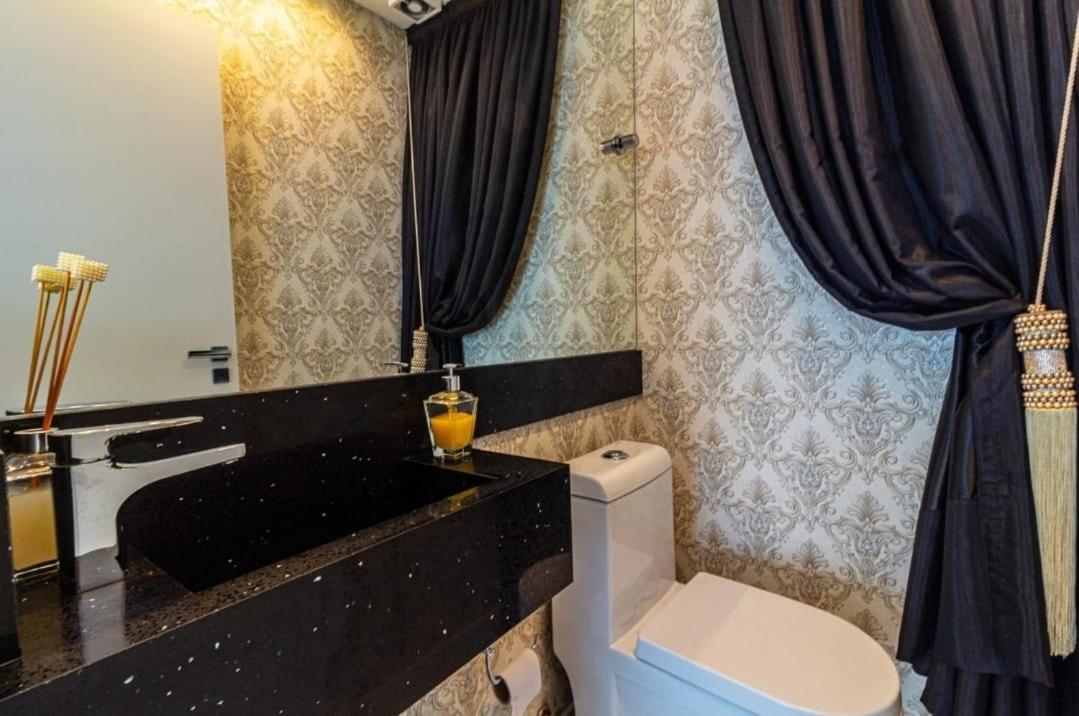 Apartamento 3 suítes - Meia Praia - Itapema - 4 min de caminhada até a praia