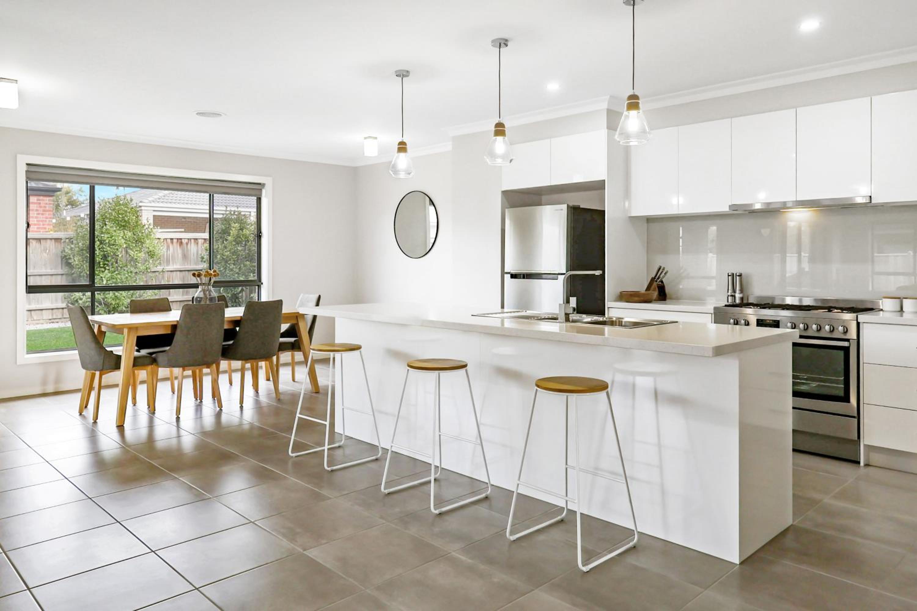 The Shore- Modern family getaway, aircon, sleeps 10, pets welcome, boat parking, Bellarine Peninsula