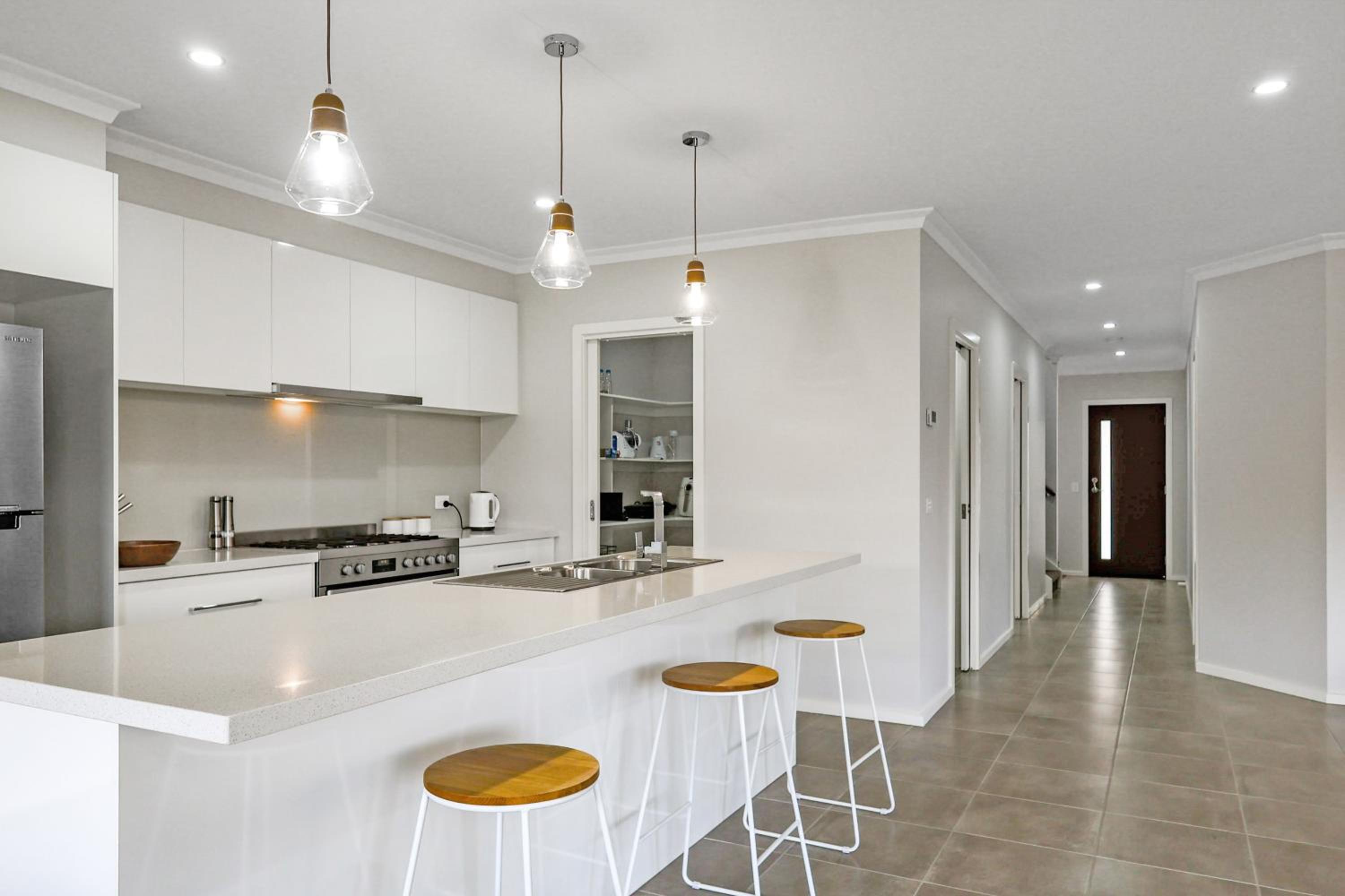 The Shore- Modern family getaway, aircon, sleeps 10, pets welcome, boat parking, Bellarine Peninsula