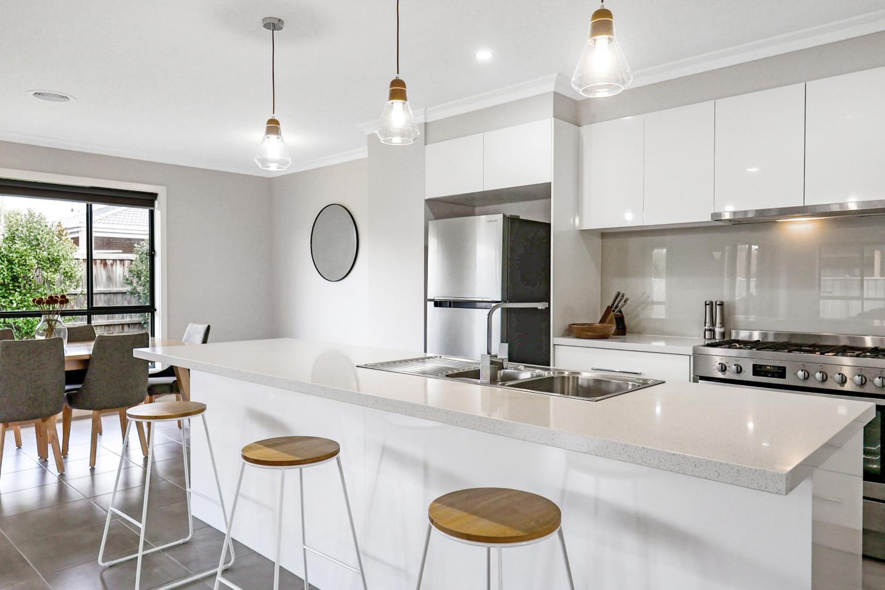 The Shore- Modern family getaway, aircon, sleeps 10, pets welcome, boat parking, Bellarine Peninsula