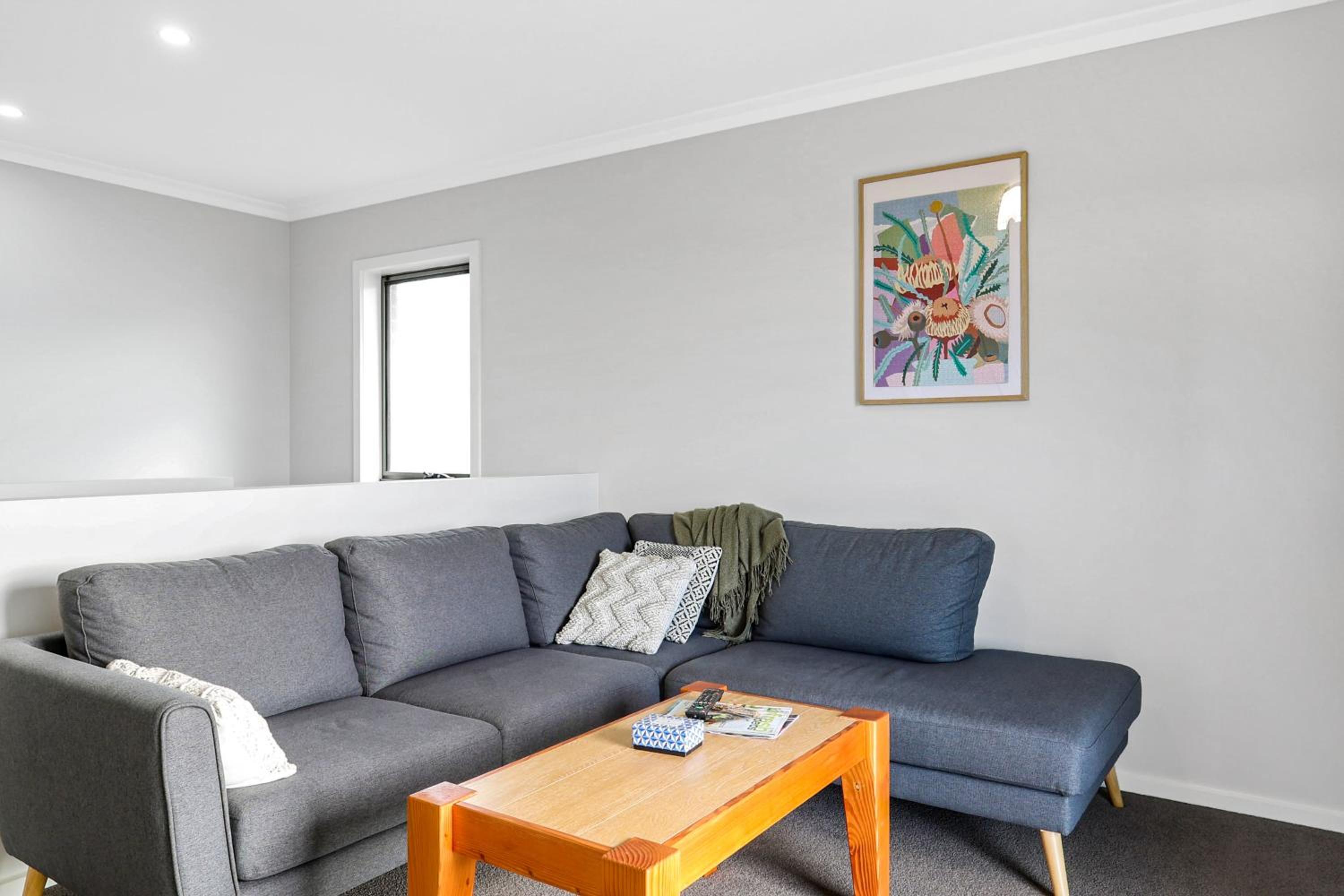 The Shore- Modern family getaway, aircon, sleeps 10, pets welcome, boat parking, Bellarine Peninsula