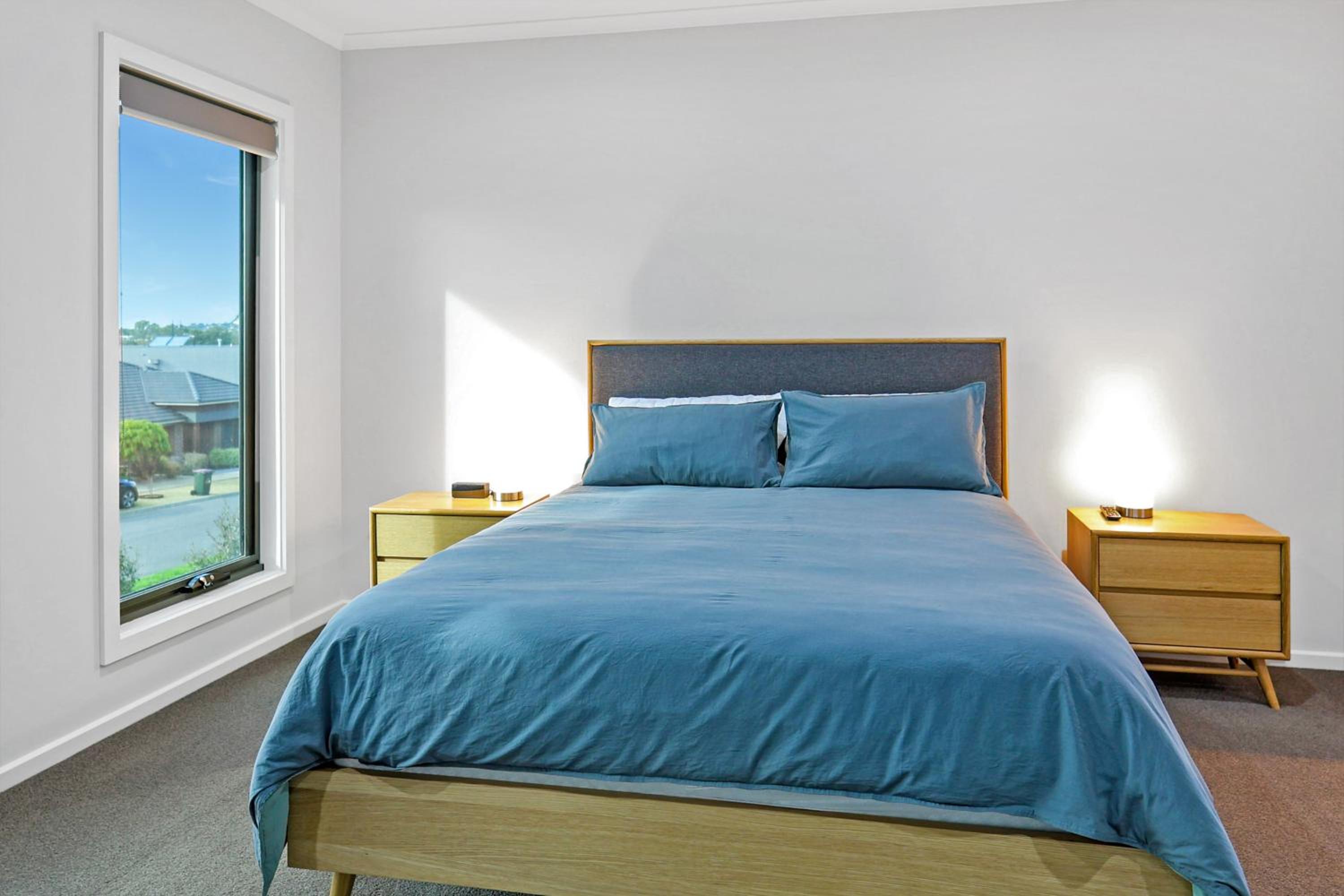The Shore- Modern family getaway, aircon, sleeps 10, pets welcome, boat parking, Bellarine Peninsula