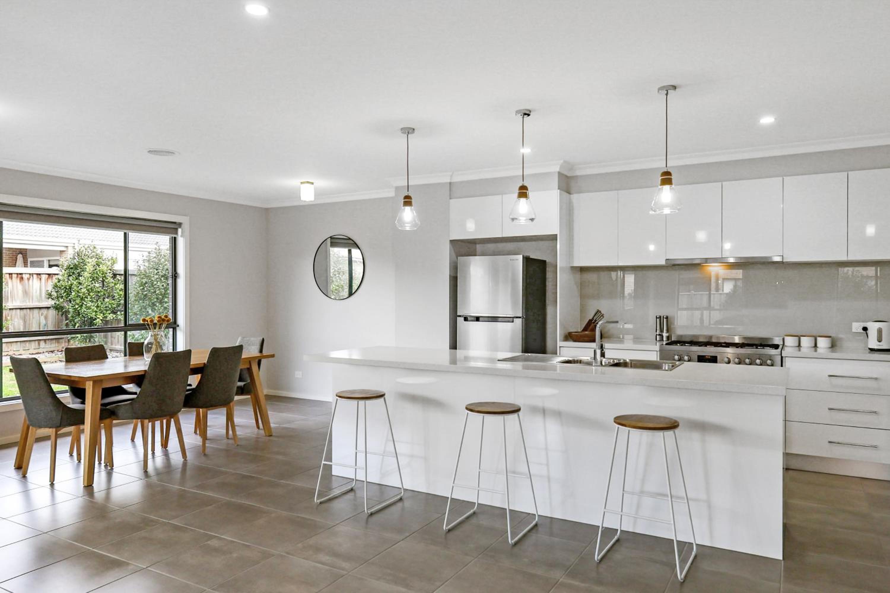 The Shore- Modern family getaway, aircon, sleeps 10, pets welcome, boat parking, Bellarine Peninsula