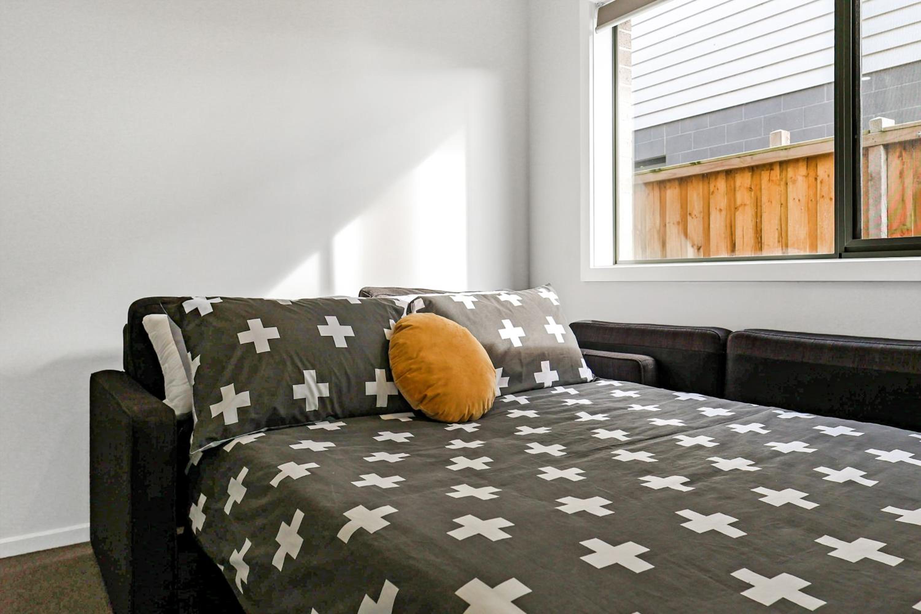 The Shore- Modern family getaway, aircon, sleeps 10, pets welcome, boat parking, Bellarine Peninsula