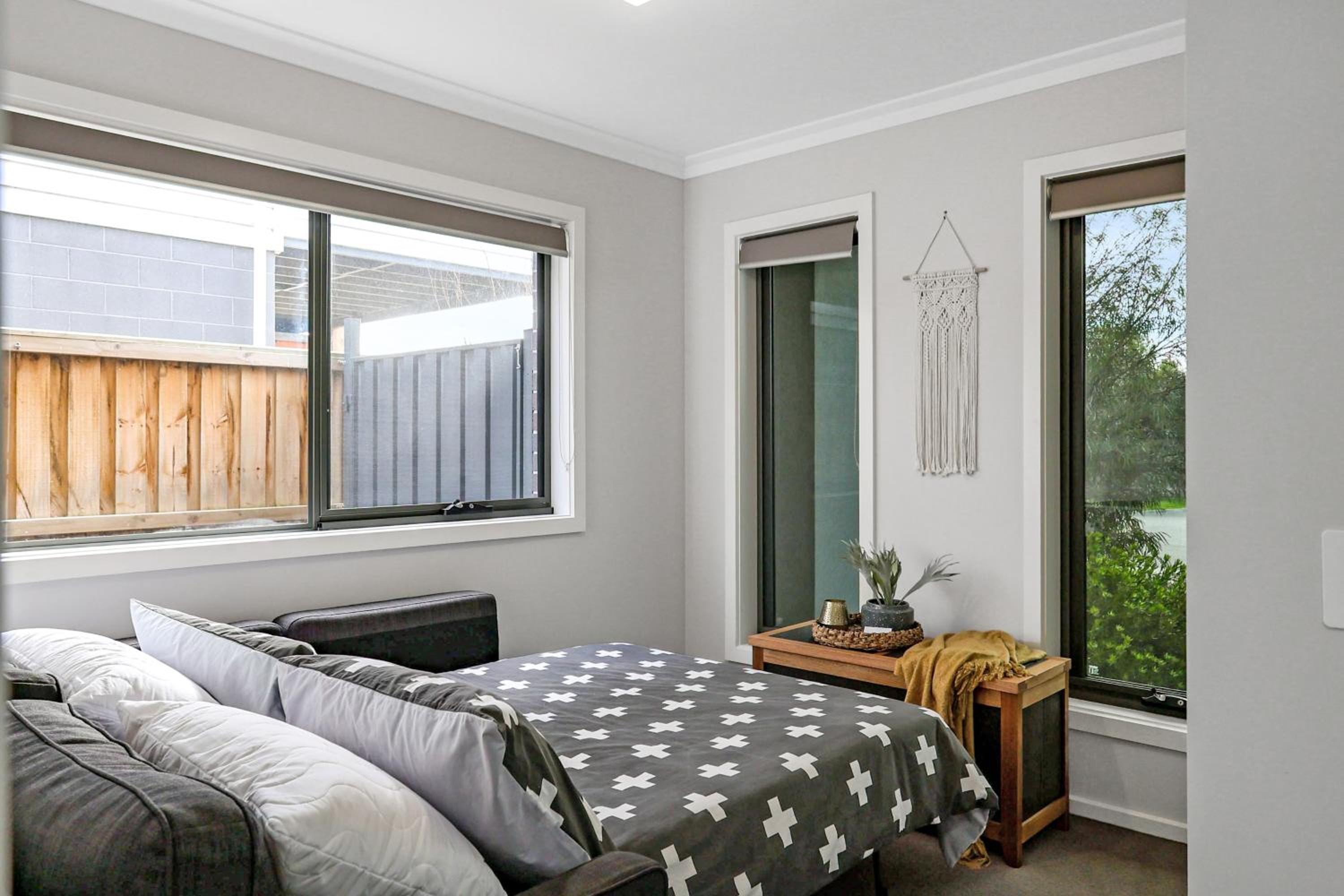 The Shore- Modern family getaway, aircon, sleeps 10, pets welcome, boat parking, Bellarine Peninsula