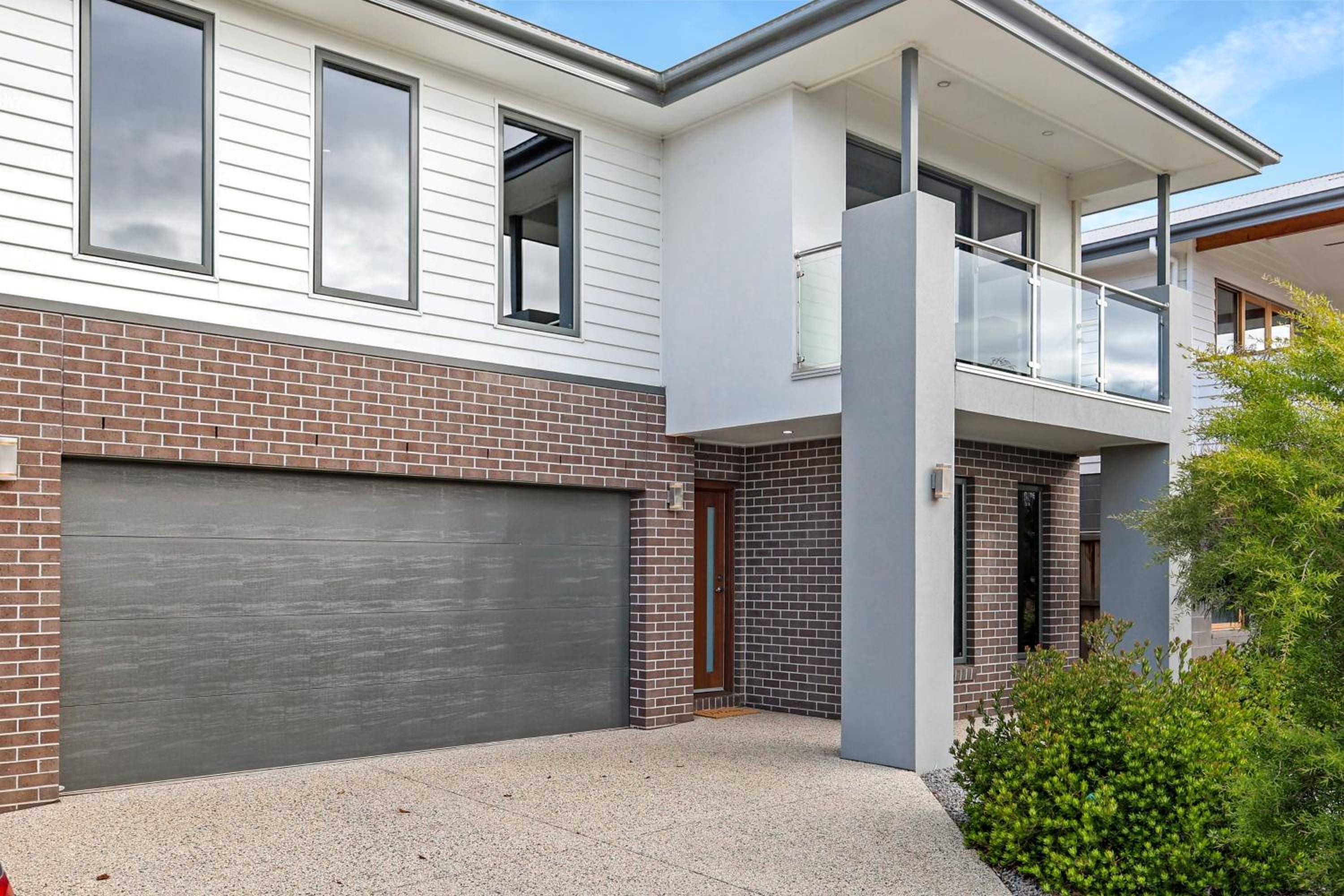 The Shore- Modern family getaway, aircon, sleeps 10, pets welcome, boat parking, Bellarine Peninsula