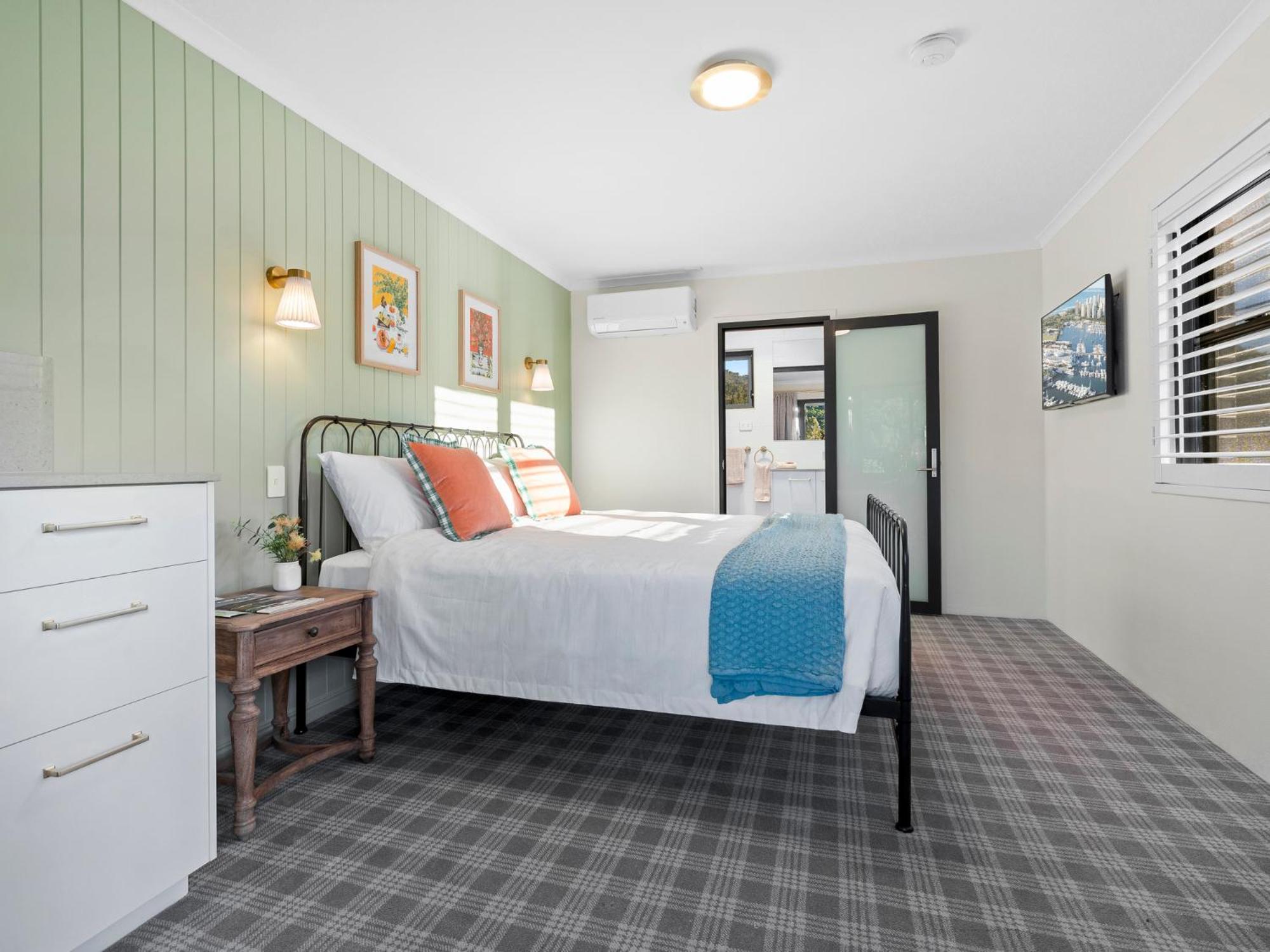 Village Inn Canungra