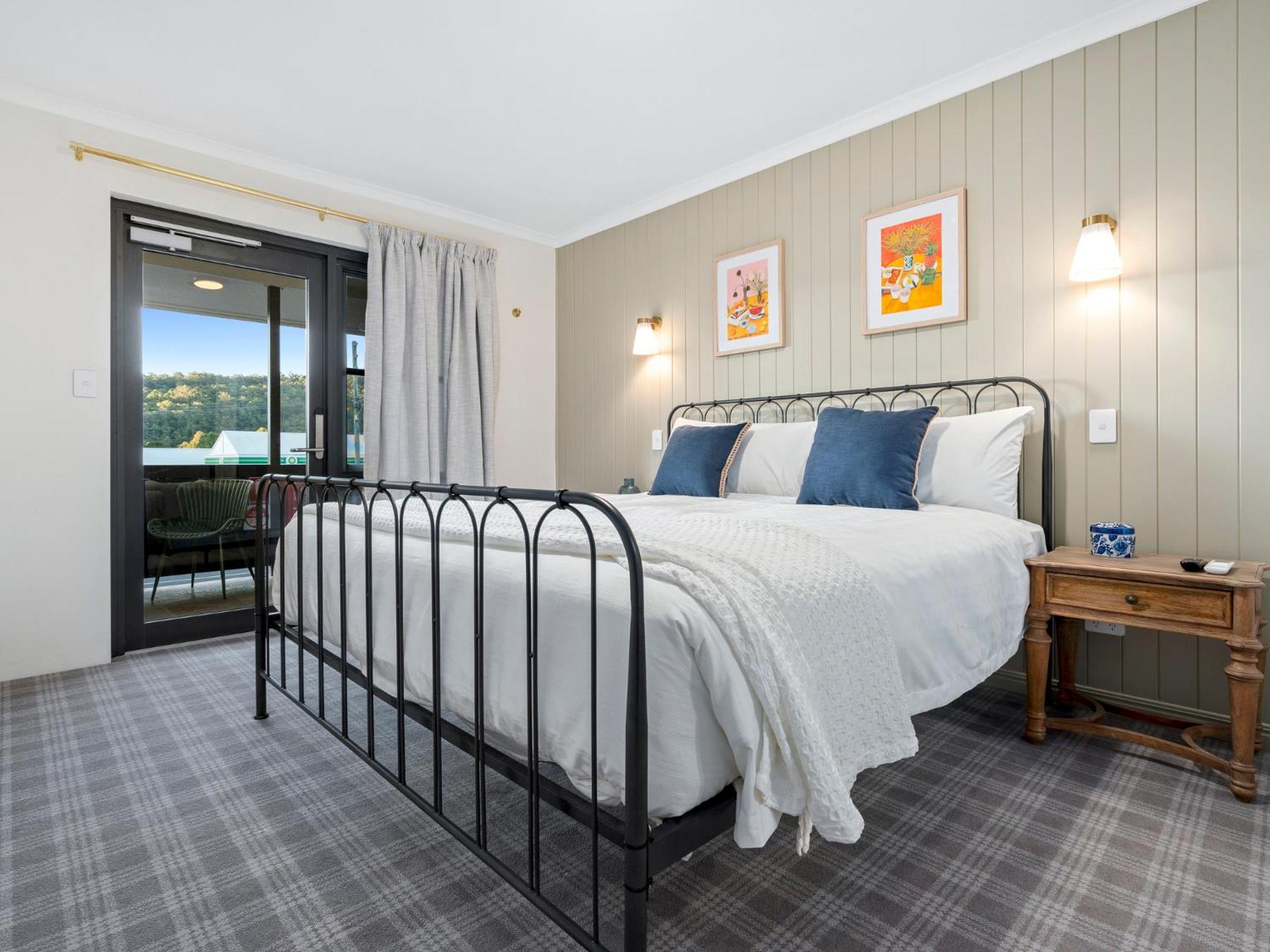 Village Inn Canungra