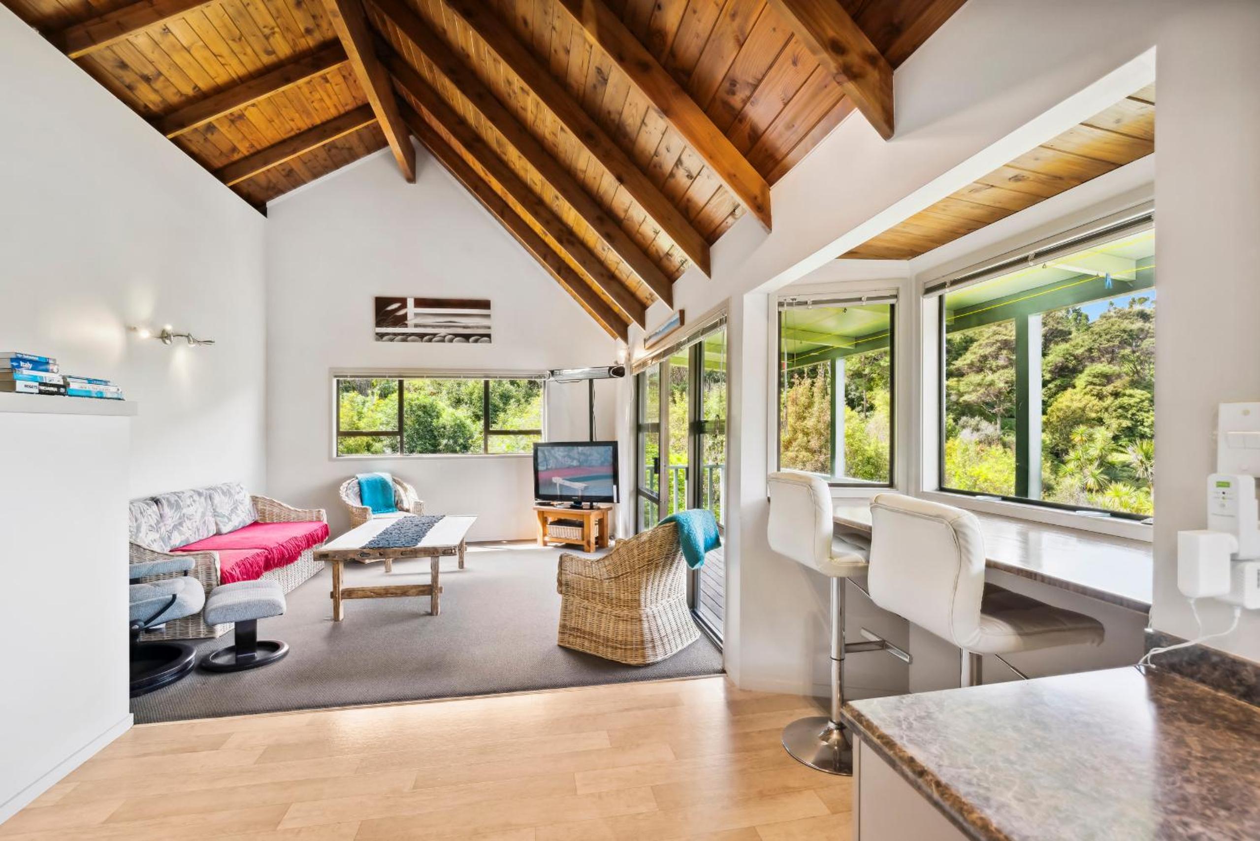 Opahi TreeHouse - Mahurangi West Holiday Home