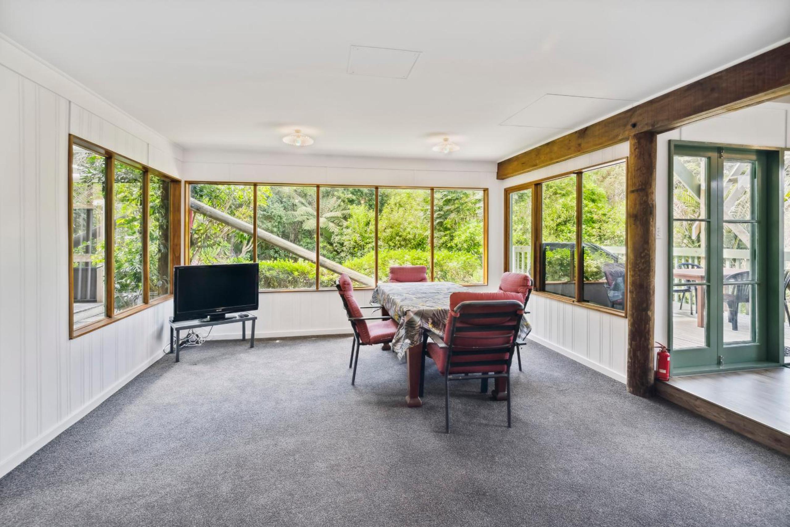 Opahi TreeHouse - Mahurangi West Holiday Home