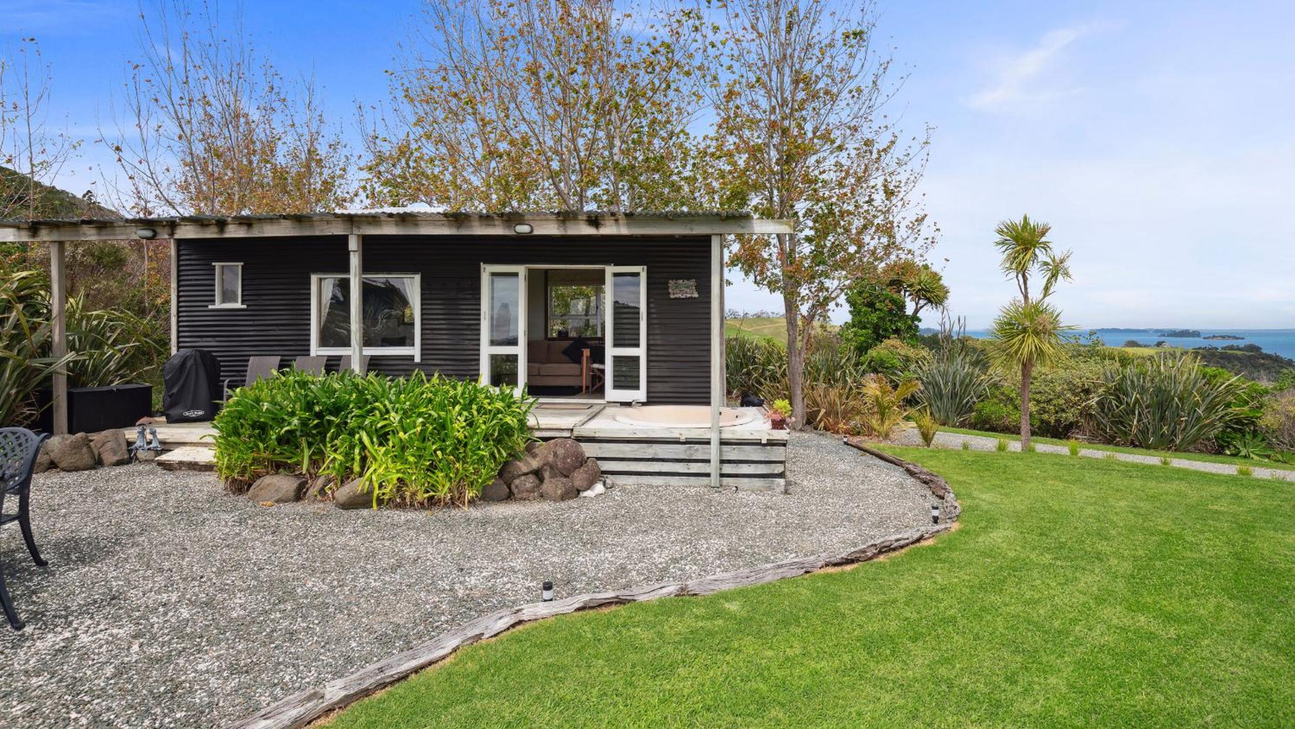 Tawharanui Cabin - Rural Cabin Studio view 3