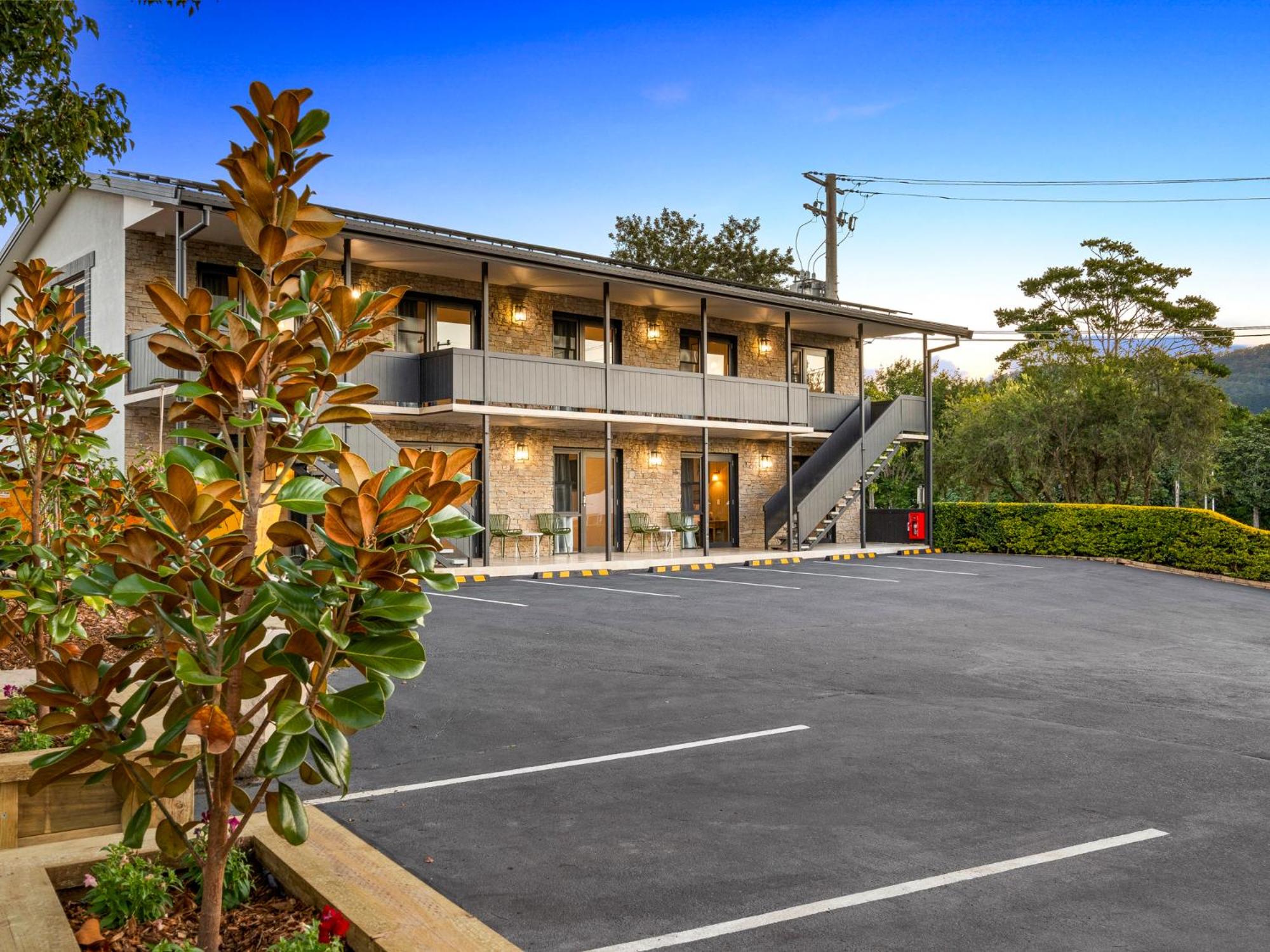 Village Inn Canungra