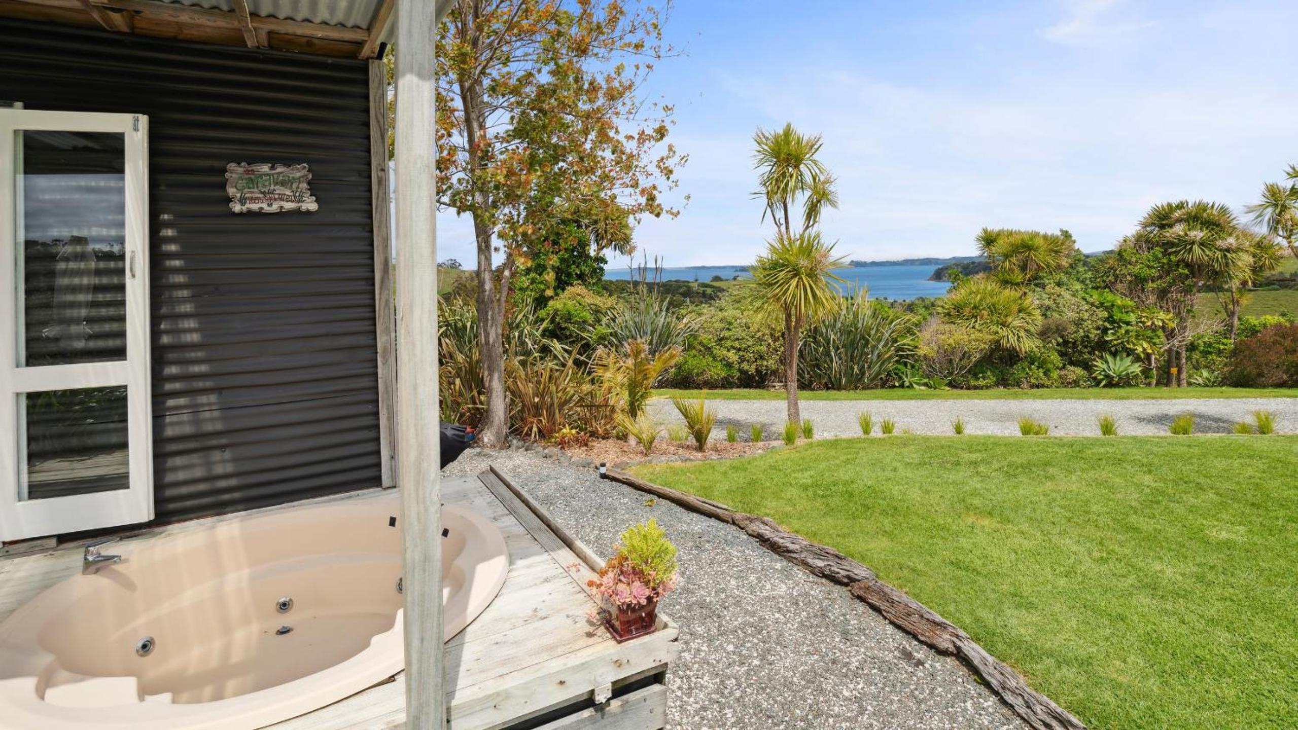 Tawharanui Cabin - Rural Cabin Studio view 4