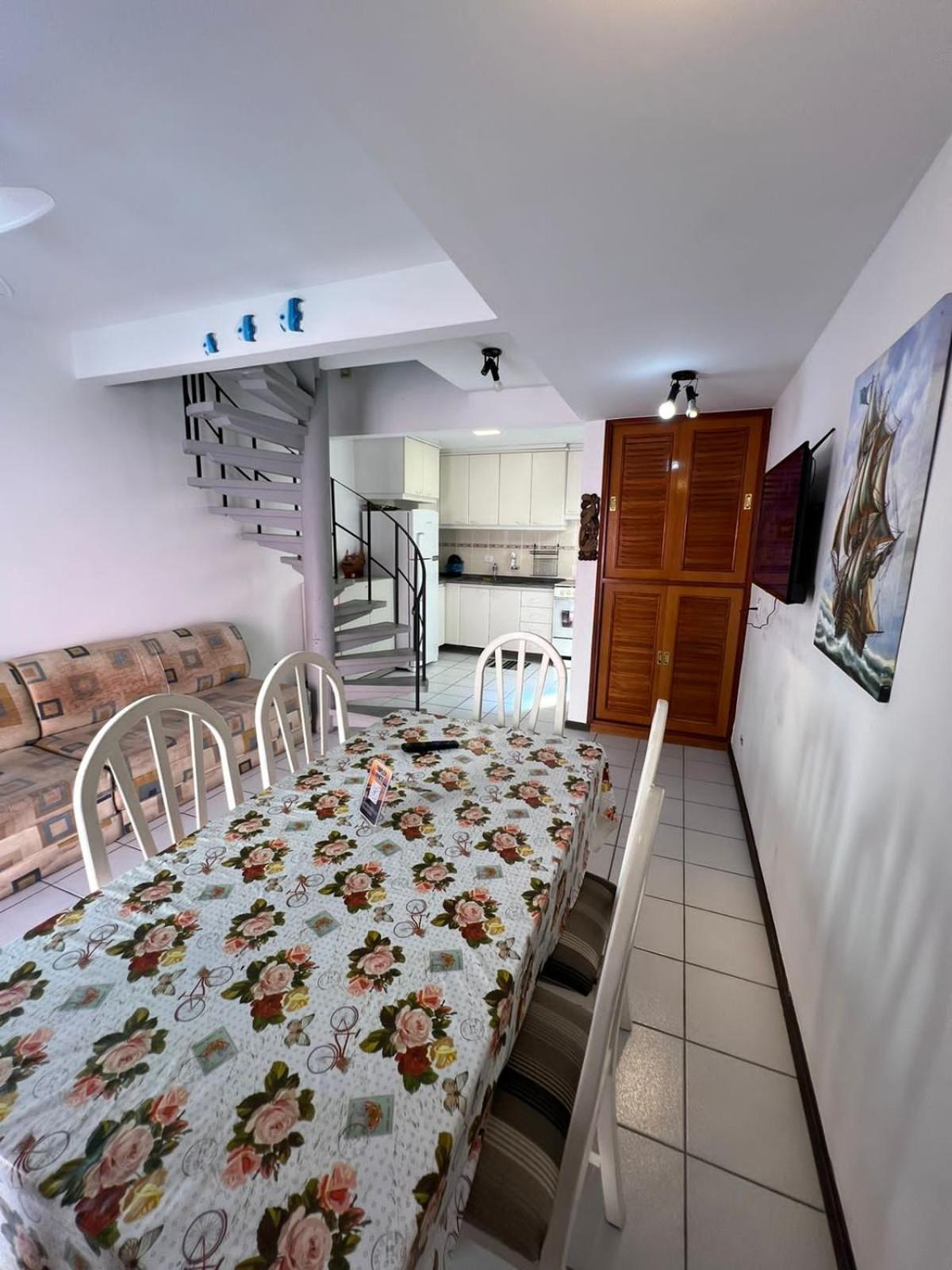 Triplex White em Caiobá-Matinhos-Pr a 200 mt do mar