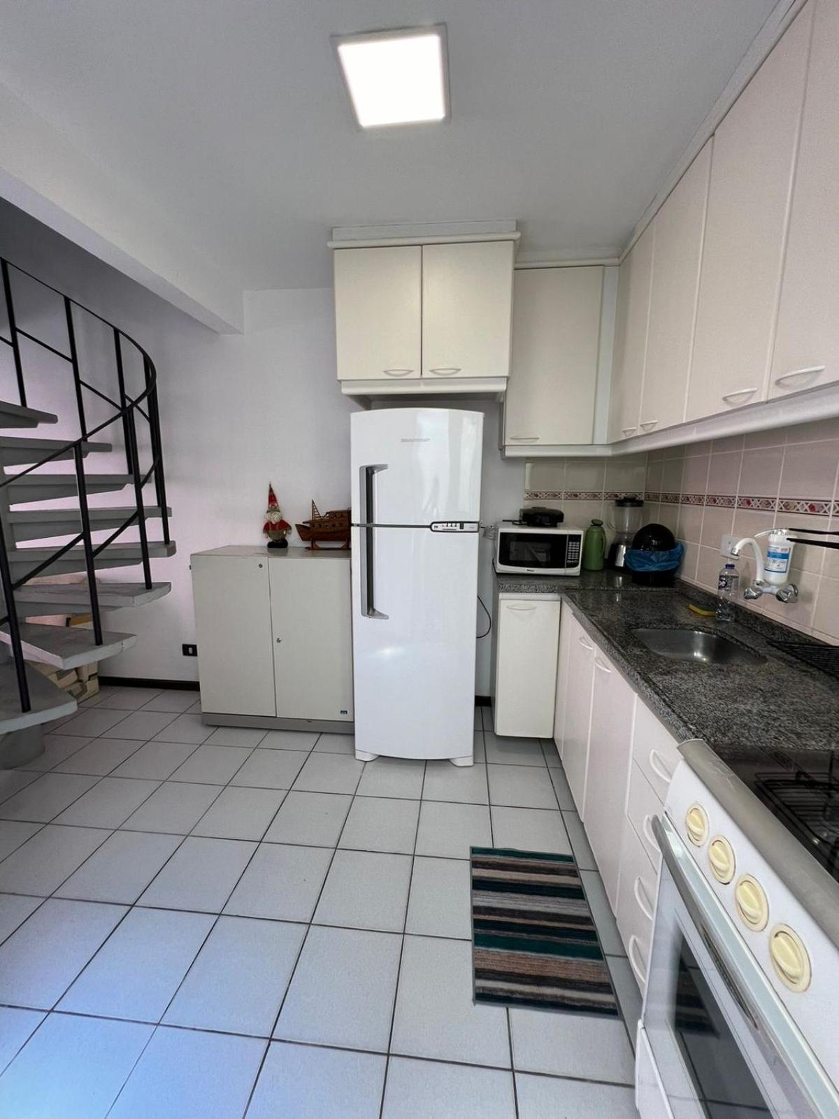Triplex White em Caiobá-Matinhos-Pr a 200 mt do mar