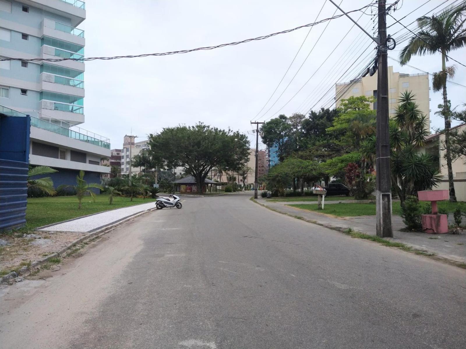 Triplex White em Caiobá-Matinhos-Pr a 200 mt do mar