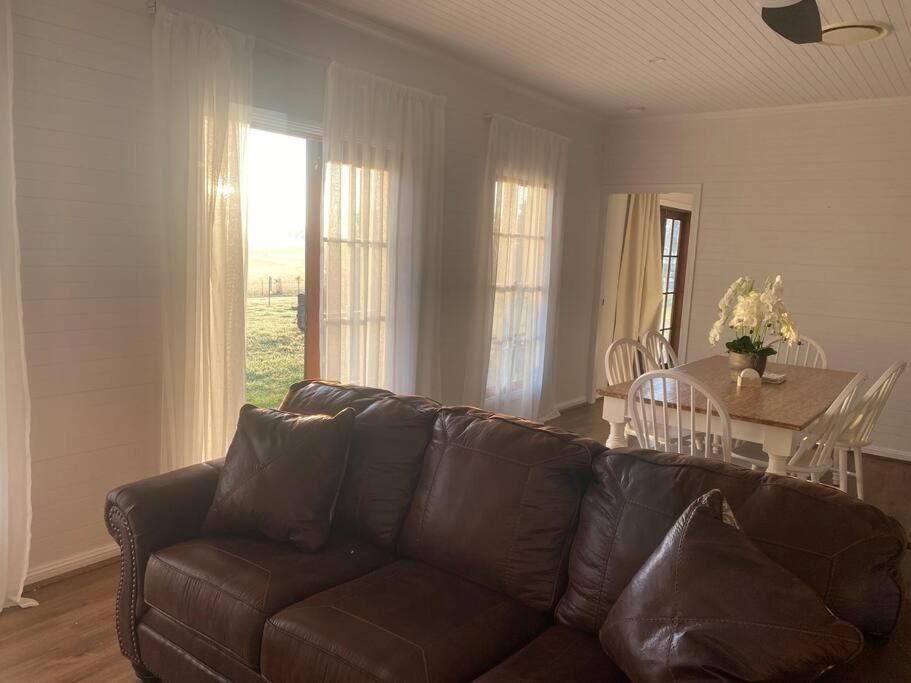 Red Hill Farmstay Bathurst 3BR Spacious inside and out!