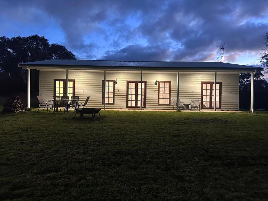 Red Hill Farmstay Bathurst 3BR Spacious inside and out!