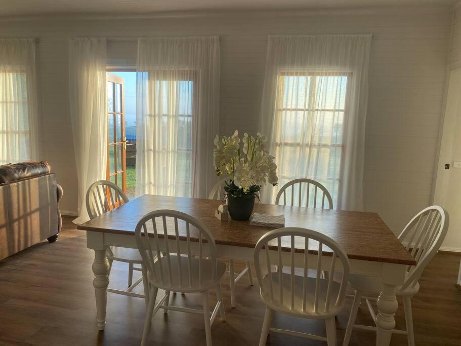 Red Hill Farmstay Bathurst 3BR Spacious inside and out!