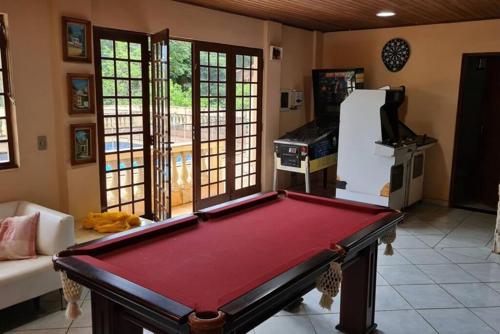 Chácara em Piracaia 4 suítes 3mil mts