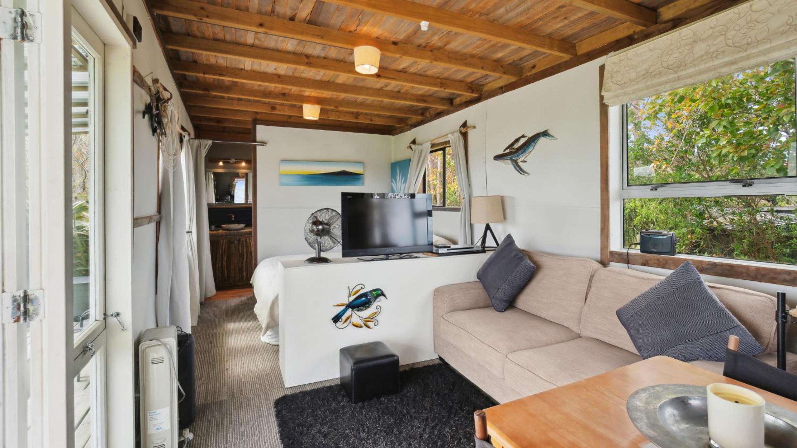 Tawharanui Cabin - Rural Cabin Studio view 5