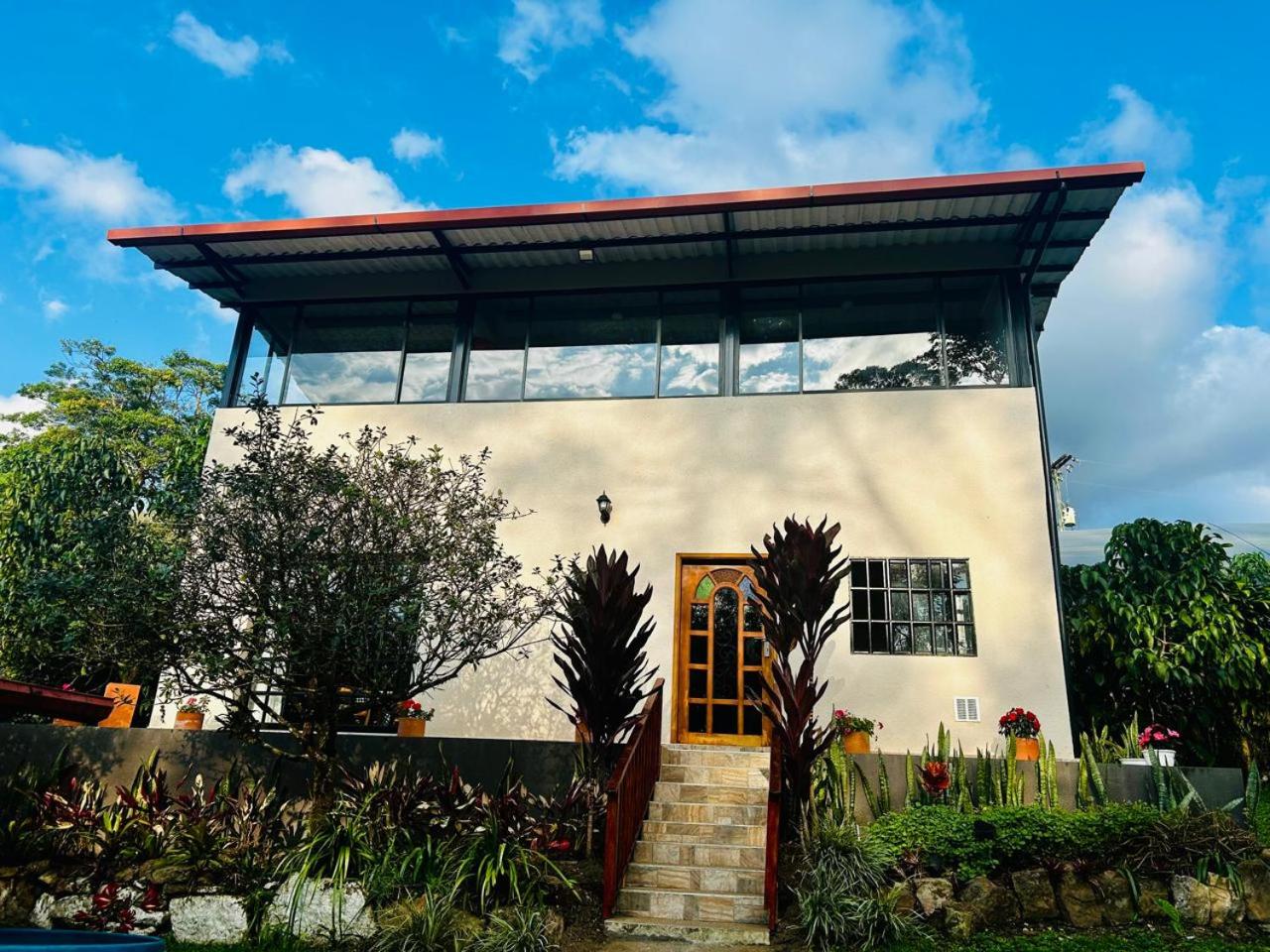 Bio-Hotel entre café, bosque y montañas