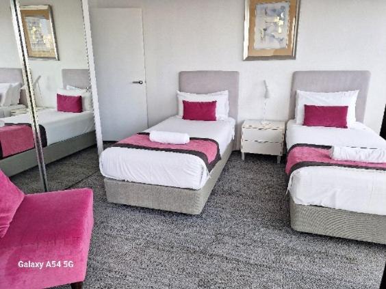 Circle on Cavill 2 bedroom 2 Bathroom
