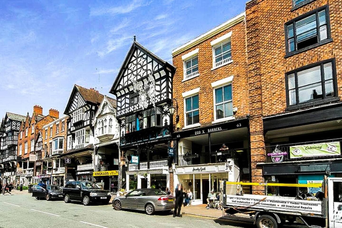 Chester Rows at Bridge Street, City Centre - Luxury Apartments by PolkaStays view 5