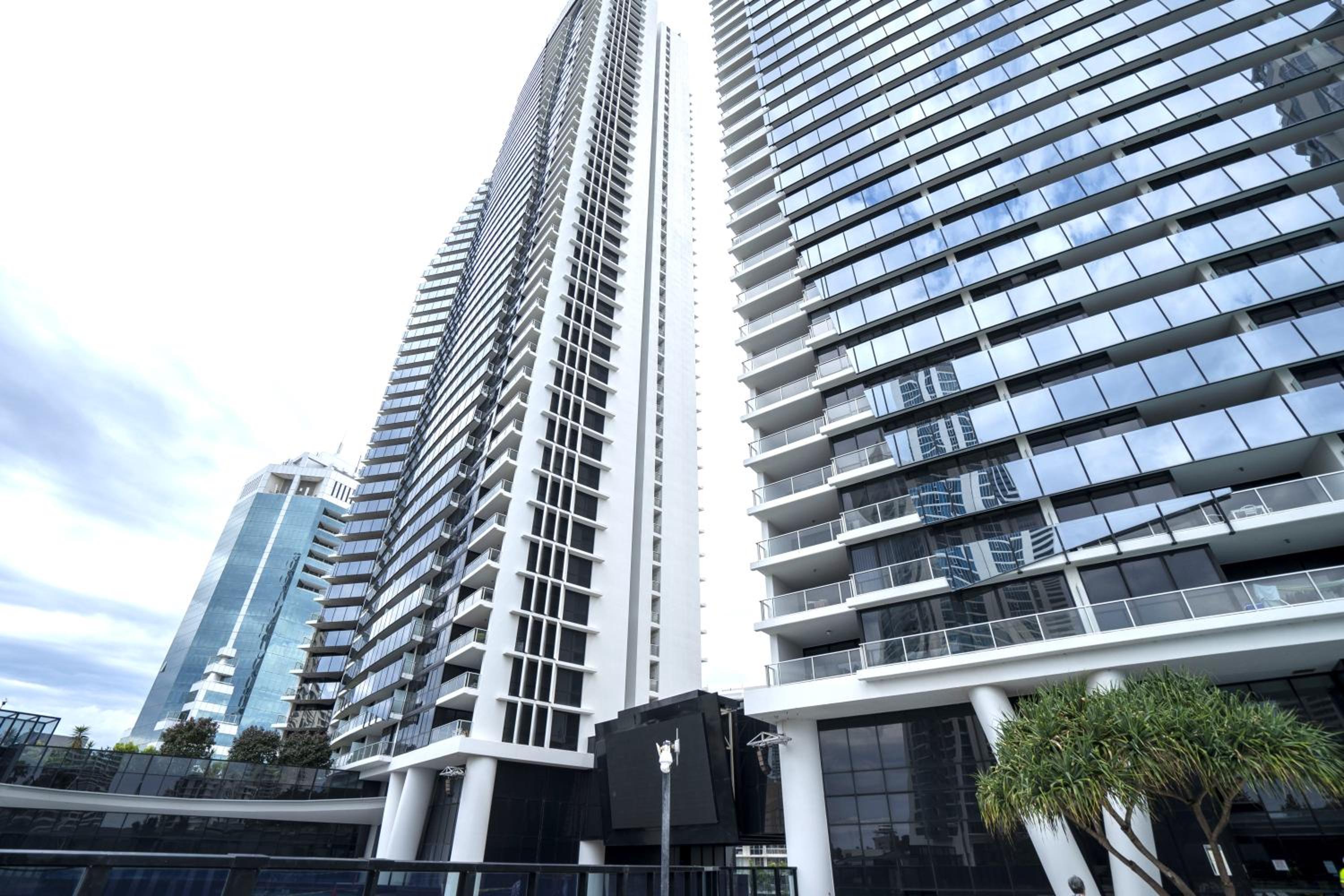 Circle on Cavill 2 bedroom 2 Bathroom