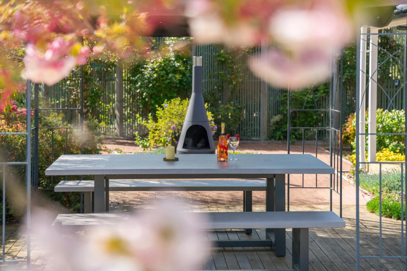 Kinloch Hideaway - Taupo view 2
