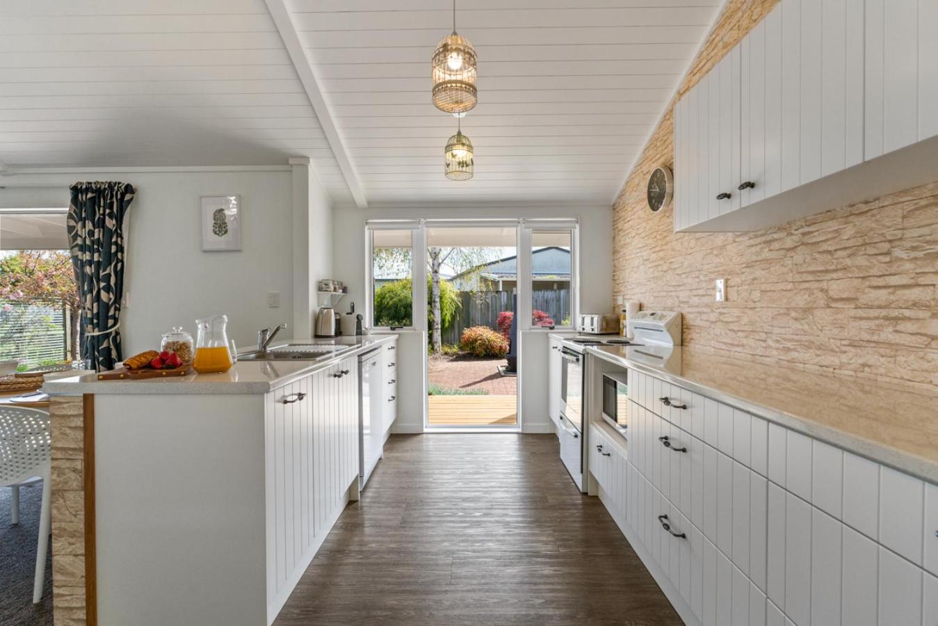 Kinloch Hideaway - Taupo view 4