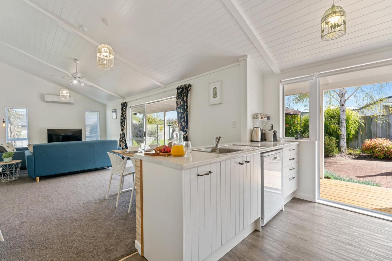 Kinloch Hideaway - Taupo view 5