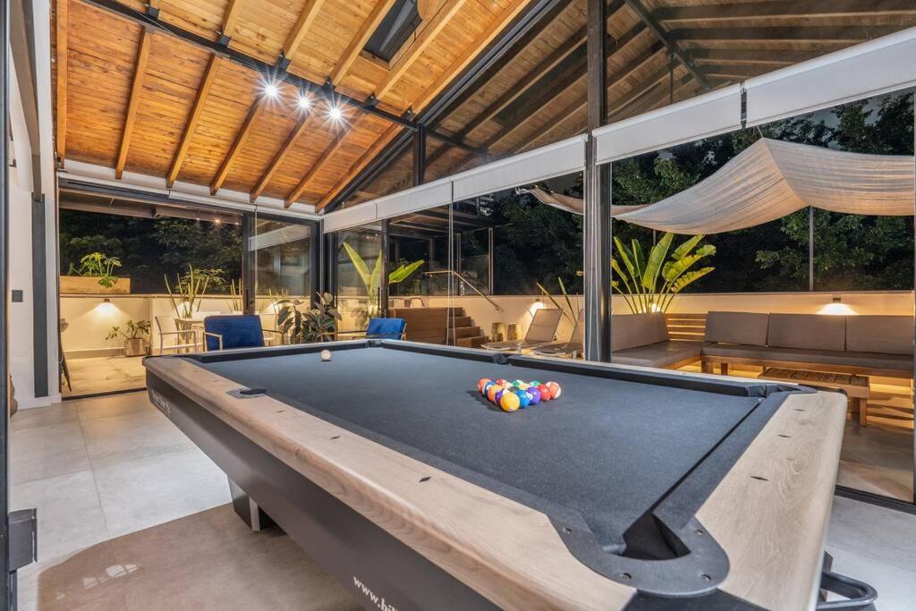 Private Sauna Jacuzzi Billiard Gym Luxury Retreat