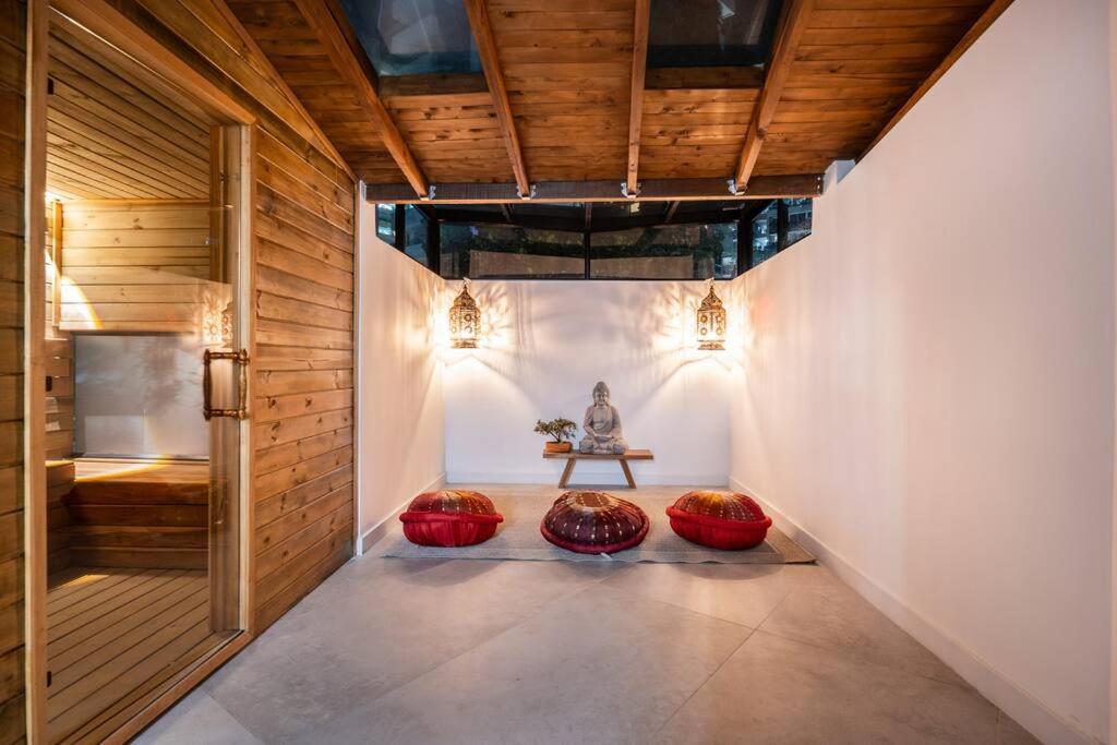 Private Sauna Jacuzzi Billiard Gym Luxury Retreat