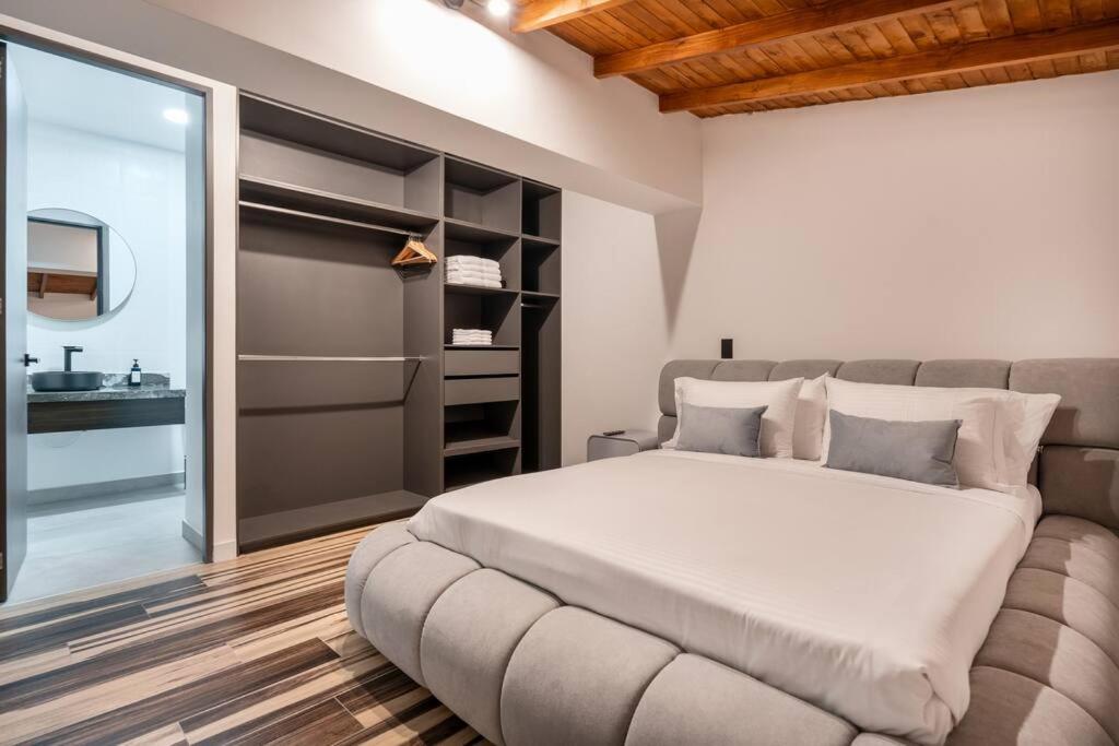 Private Sauna Jacuzzi Billiard Gym Luxury Retreat