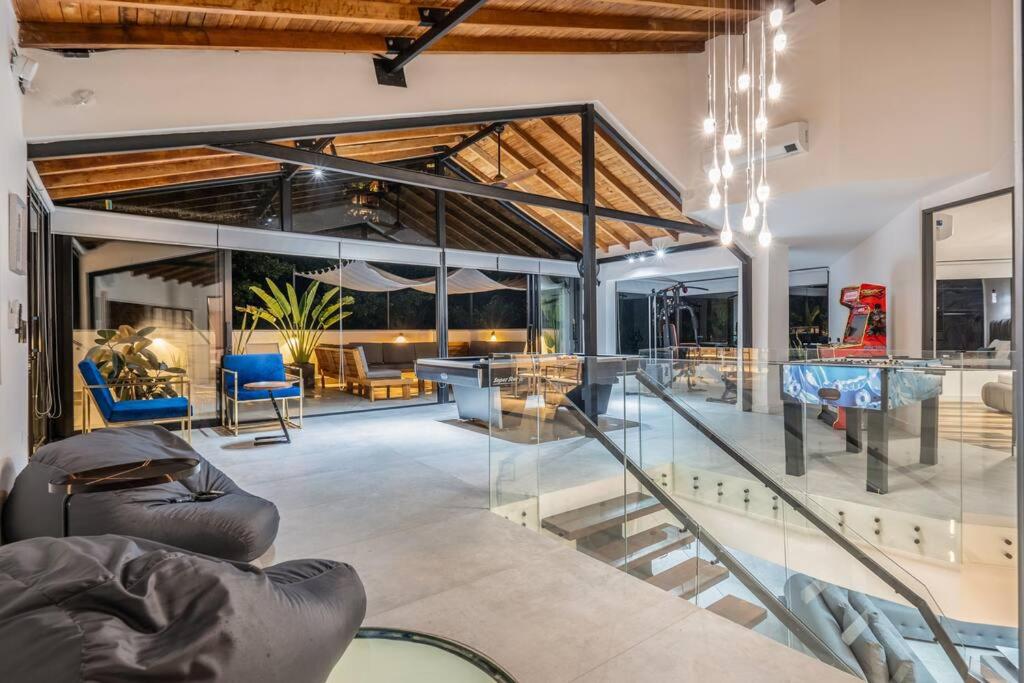 Private Sauna Jacuzzi Billiard Gym Luxury Retreat