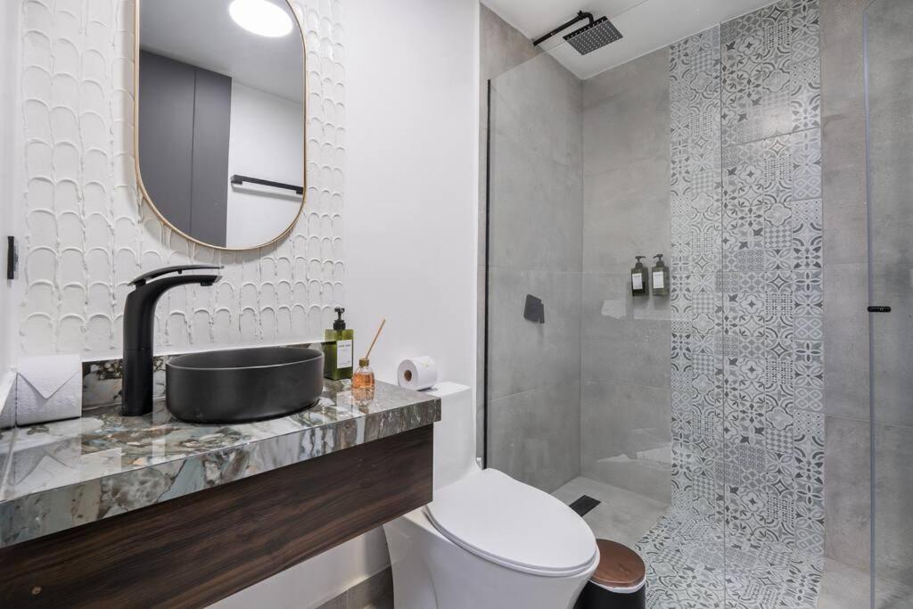 Private Sauna Jacuzzi Billiard Gym Luxury Retreat