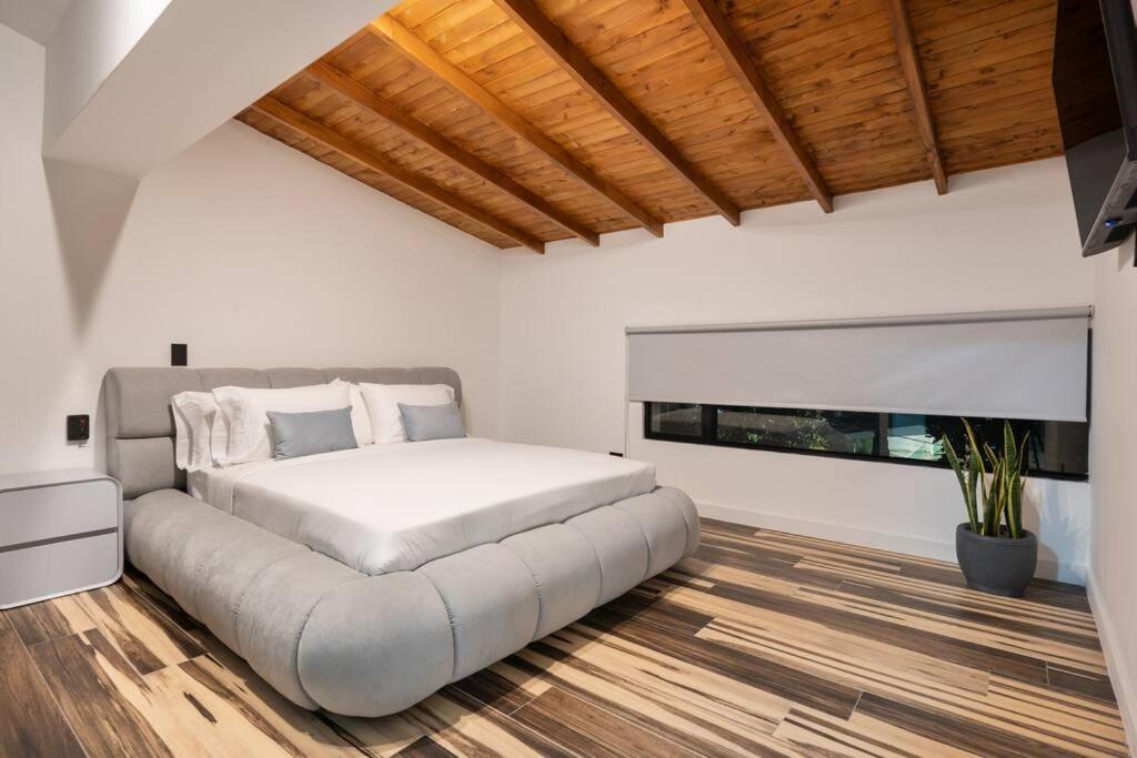 Private Sauna Jacuzzi Billiard Gym Luxury Retreat