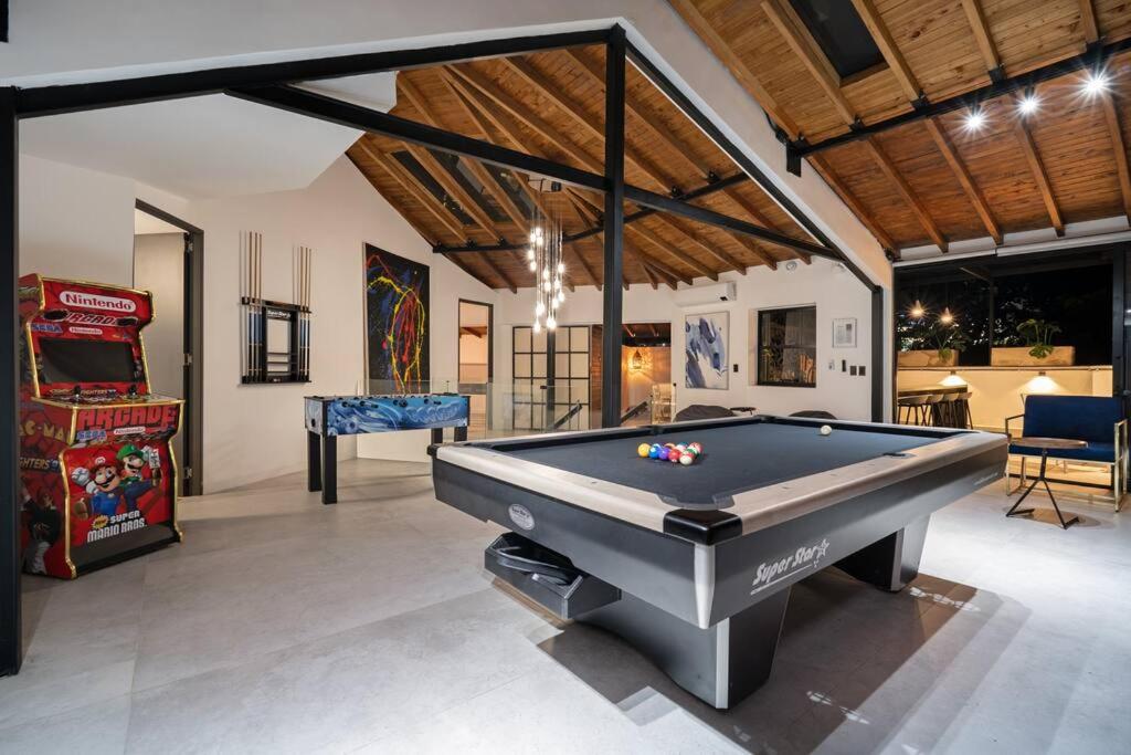 Private Sauna Jacuzzi Billiard Gym Luxury Retreat