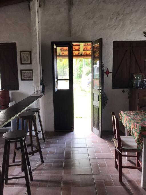 Casa alegre frente a las dunas