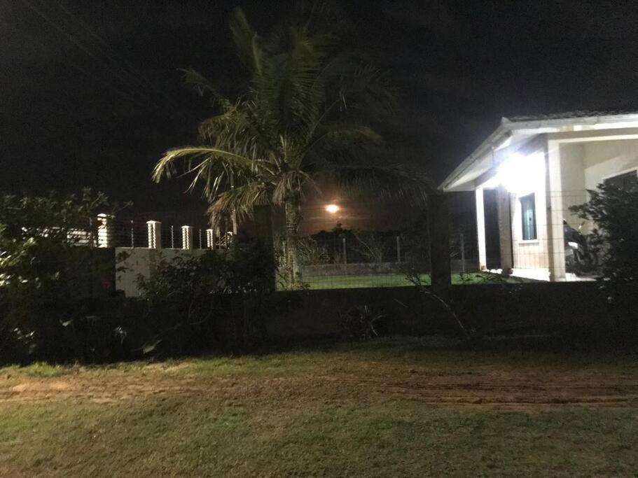 Casa alegre frente a las dunas