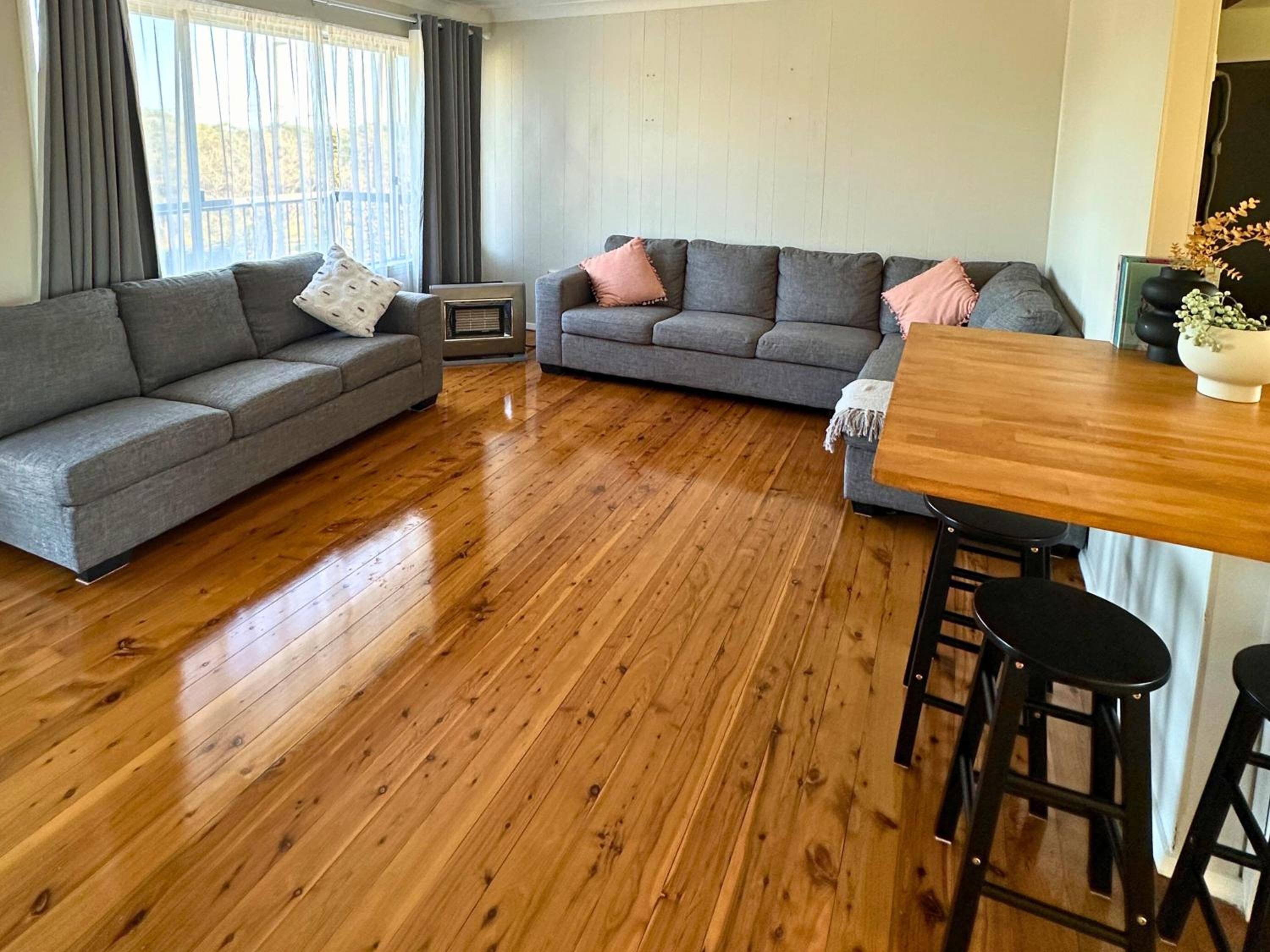 Coastal Escape Noraville - Family Friendly Home - Woodfire Pizza Oven