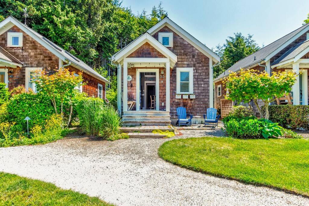 Seabrook 2 Bedroom cottage with hot tub, pets OK view 2